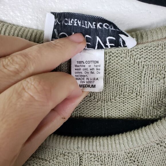 Women's NWT Taupe Winter Snowflake Oversize d Pullover Sweater Size Medium - Picture 7 of 10